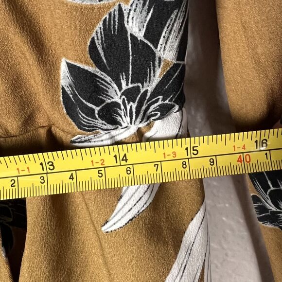 Who What Wear Sz M Long Sleeve Floral Peplum Blouse Asymmetrical Buttons Mustard - Picture 11 of 11